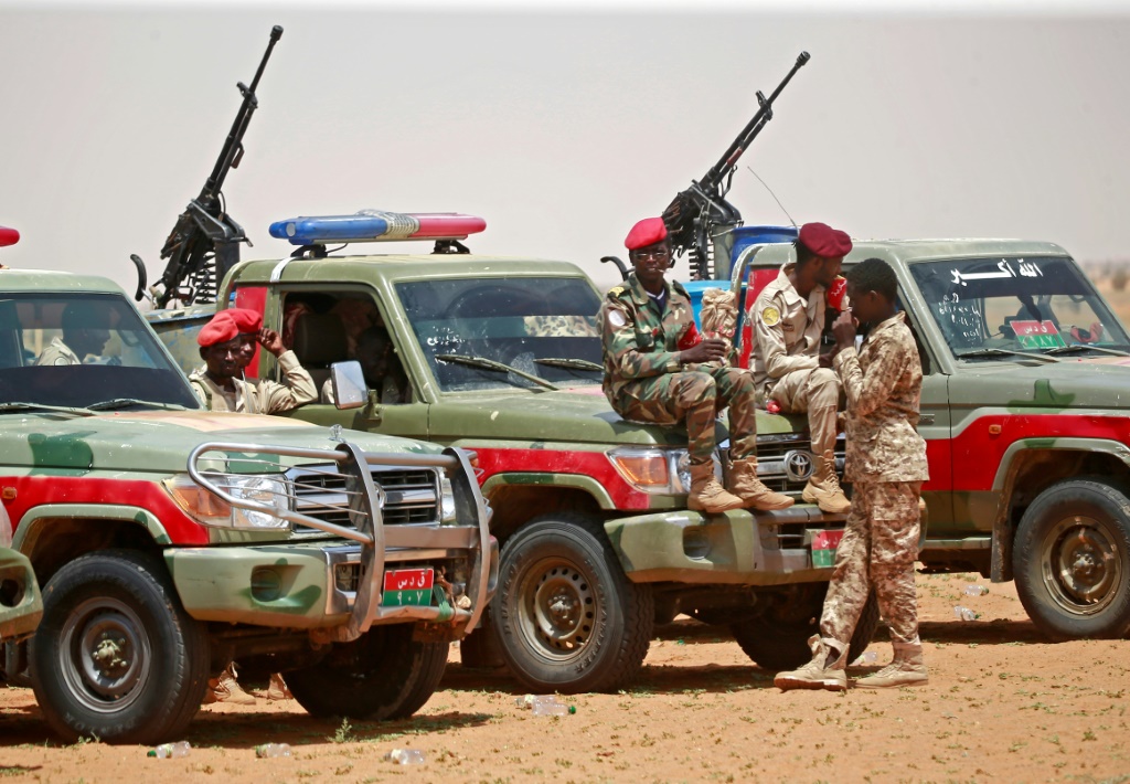 قال كباشي إن زيارته إلى المنطقة تأتي من أجل التفقد وإكمال الترتيبات لحسم معركة "ود مدني"، وكل المناطق في السودان (أ ف ب)
