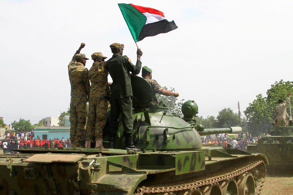القوات المسلحة السودانية تحيي يوم الجيش في ولاية القضارف في شرق البلاد قرب الحدود مع إثيوبيا في 14 آب أغسطس 2023 (ا ف ب)