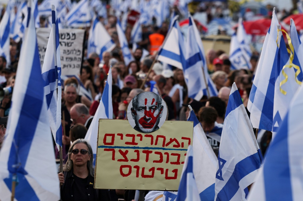بعد أكثر من 6 أشهر من الحرب، وصل مستوى الكراهية تجاه نتنياهو إلى مستوى لم يسبق له مثيل في إسرائيل (أ ف ب)